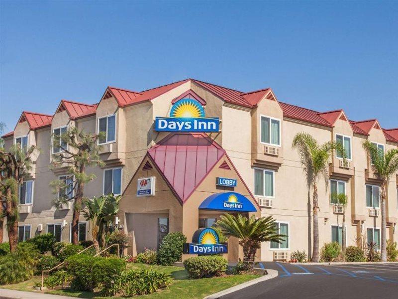 Days Inn By Wyndham Carlsbad Buitenkant foto