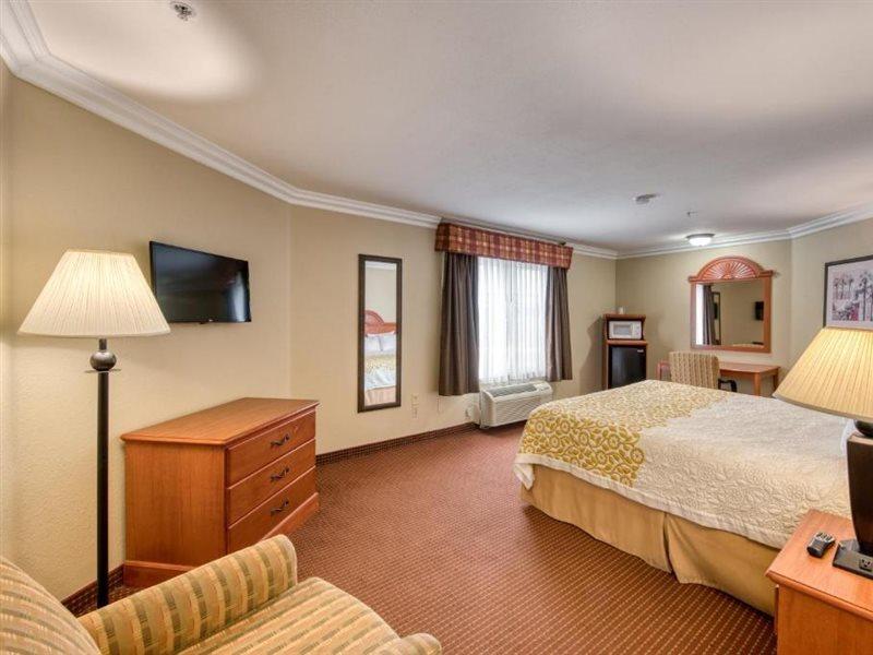 Days Inn By Wyndham Carlsbad Buitenkant foto