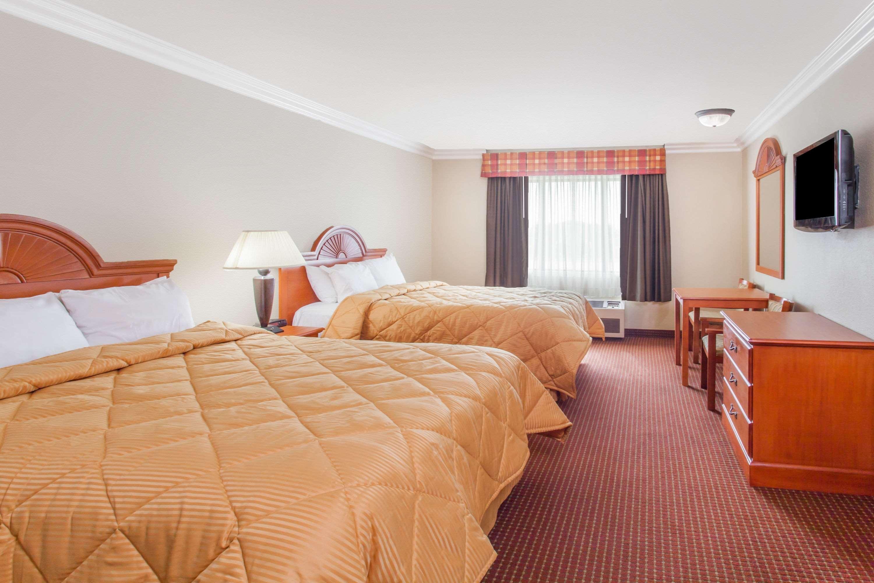 Days Inn By Wyndham Carlsbad Buitenkant foto