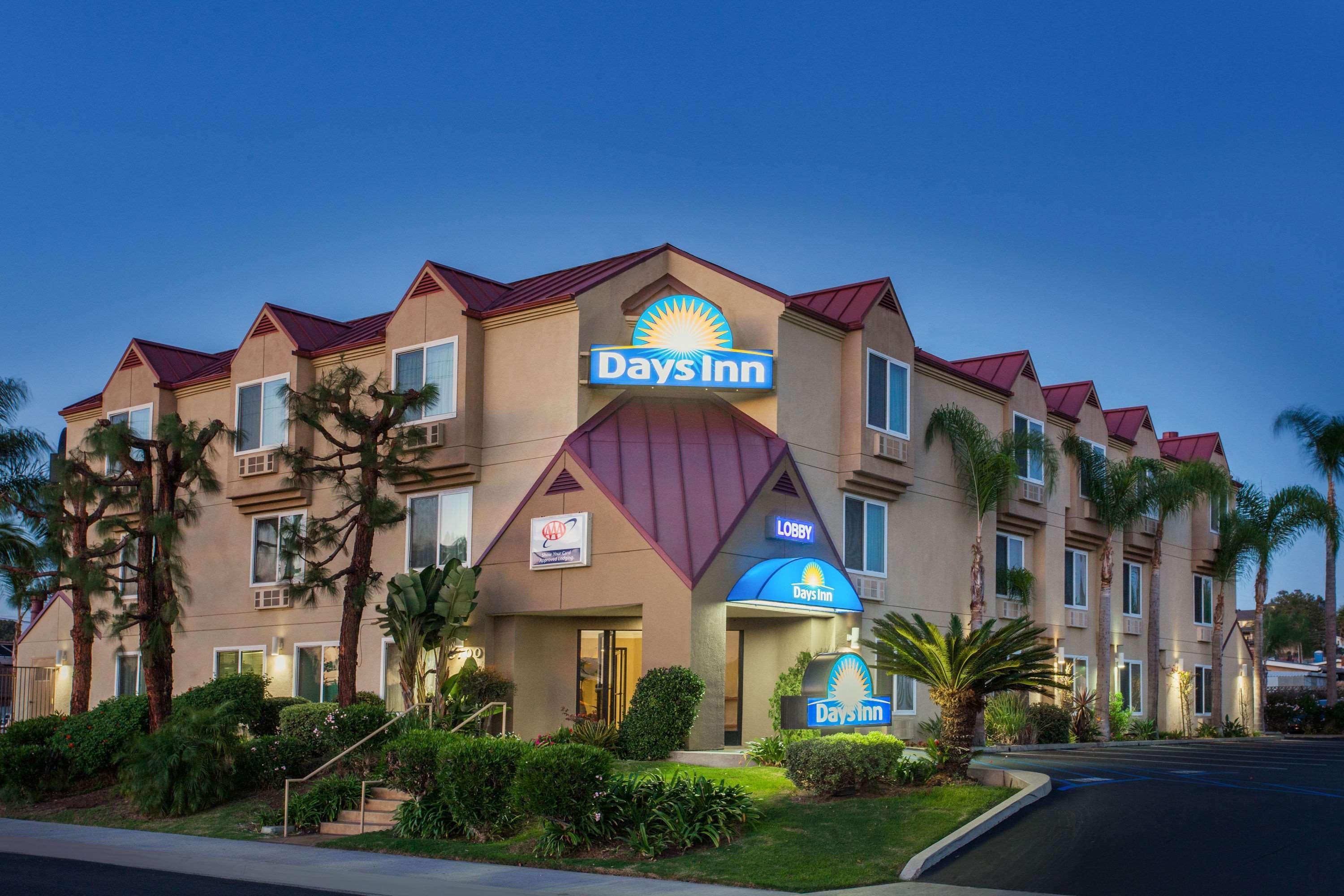 Days Inn By Wyndham Carlsbad Buitenkant foto