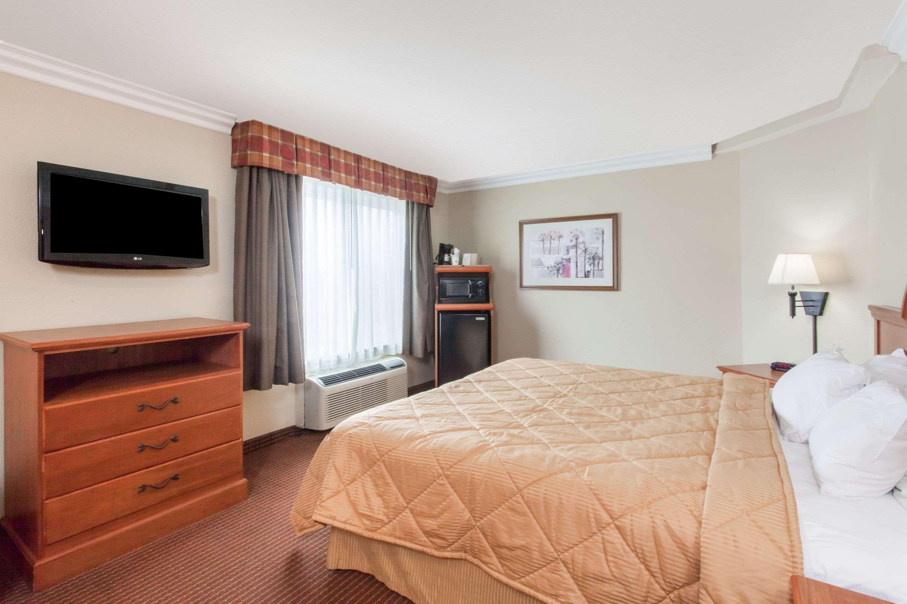 Days Inn By Wyndham Carlsbad Buitenkant foto