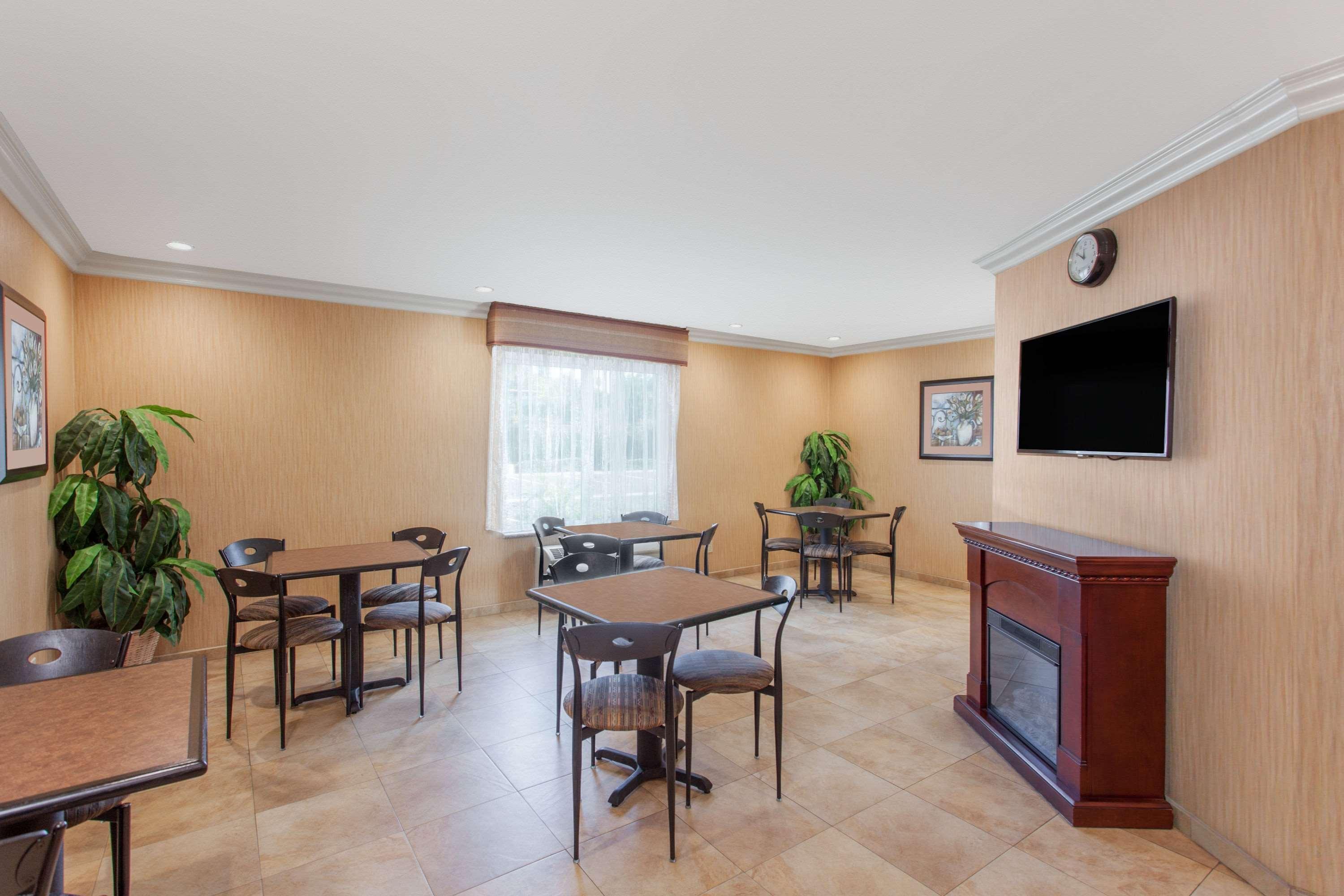 Days Inn By Wyndham Carlsbad Buitenkant foto
