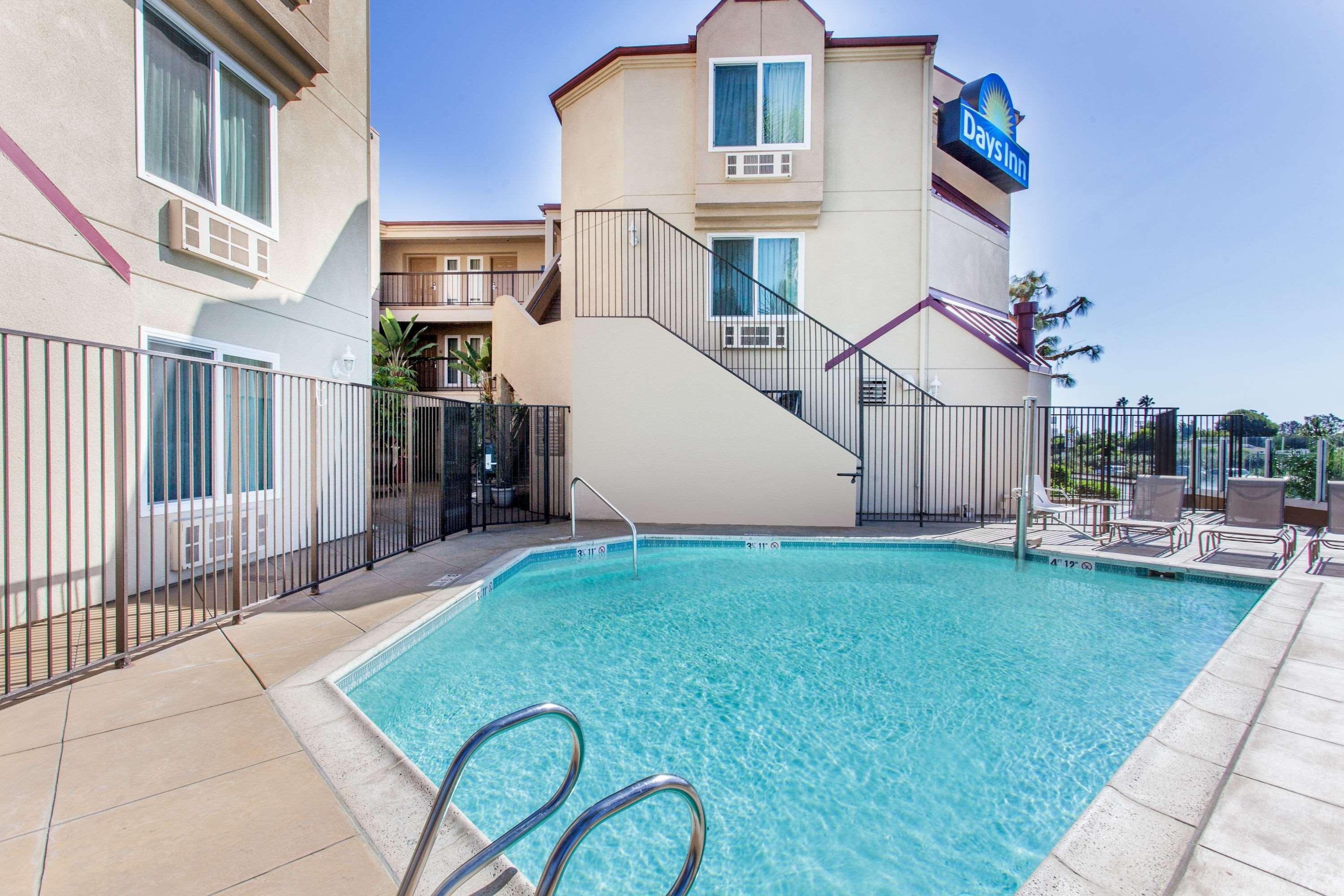 Days Inn By Wyndham Carlsbad Buitenkant foto