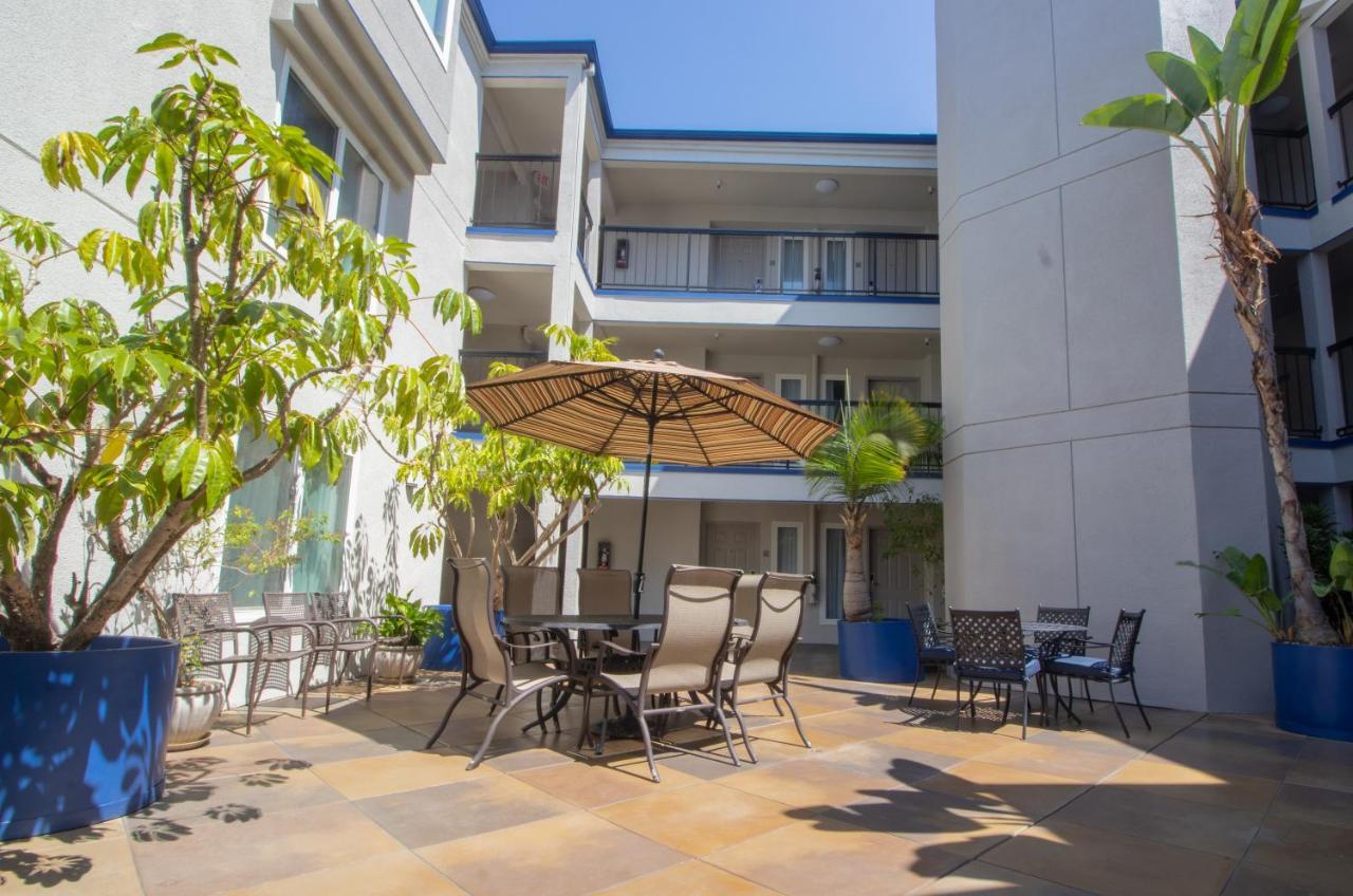 Days Inn By Wyndham Carlsbad Buitenkant foto