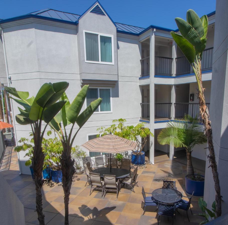 Days Inn By Wyndham Carlsbad Buitenkant foto