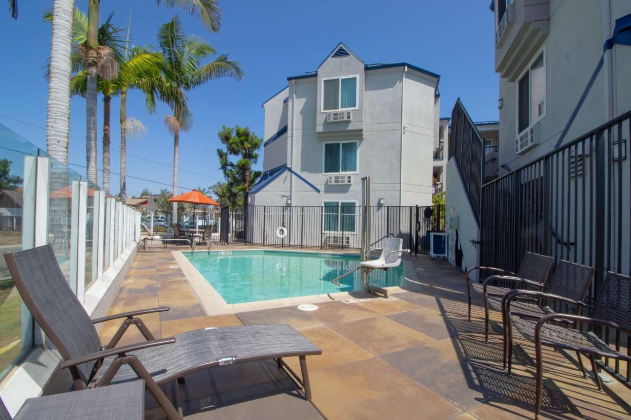 Days Inn By Wyndham Carlsbad Buitenkant foto
