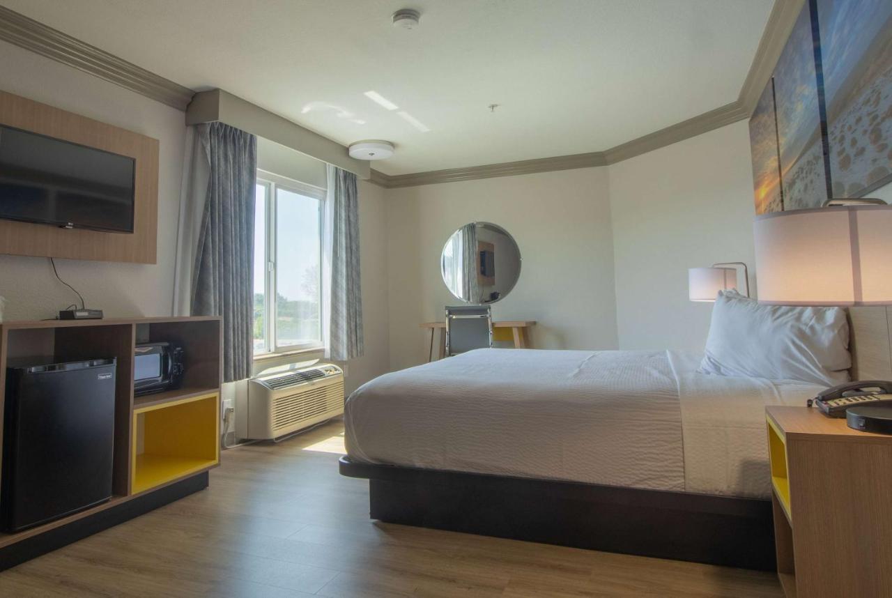 Days Inn By Wyndham Carlsbad Buitenkant foto