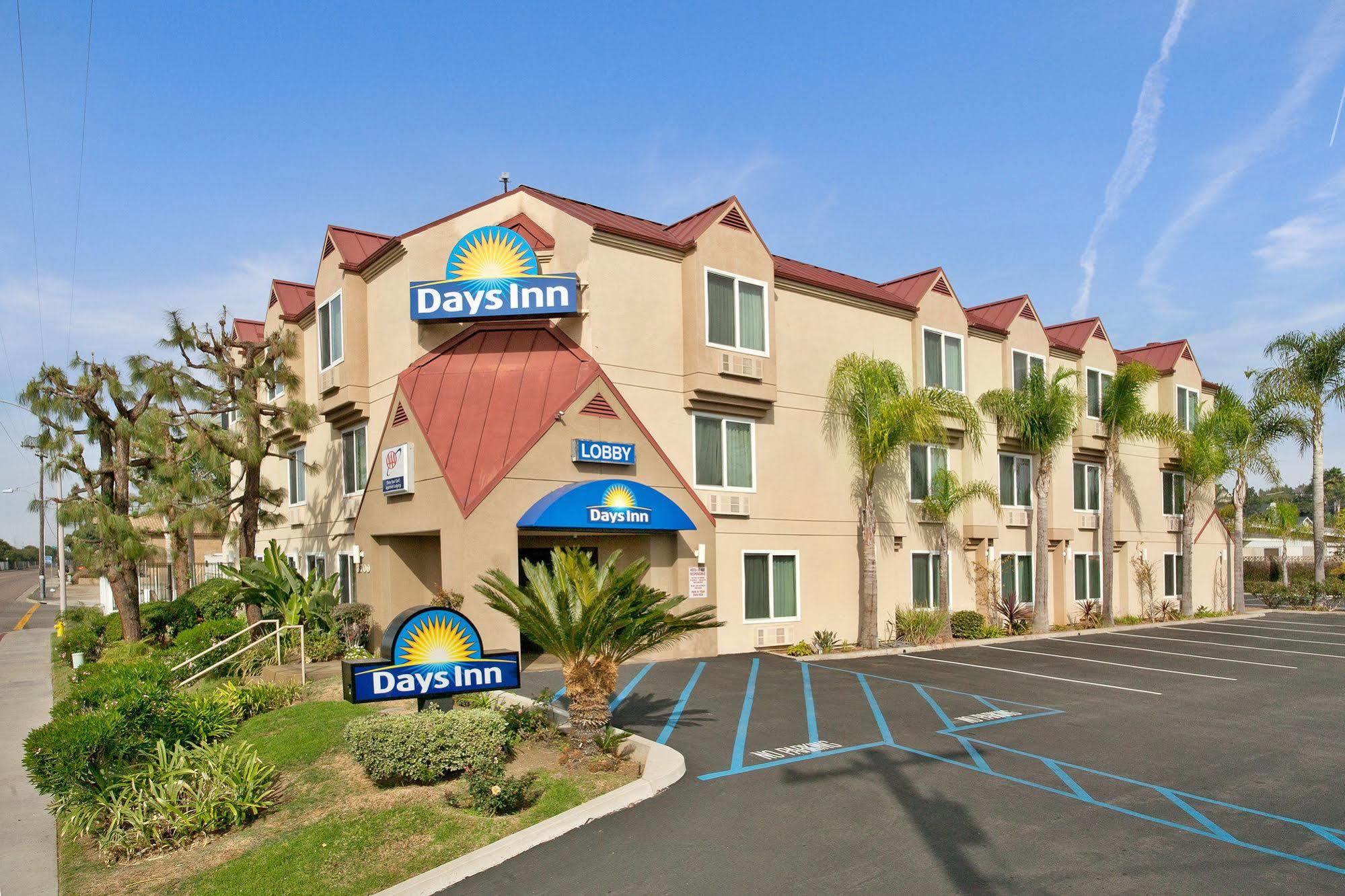 Days Inn By Wyndham Carlsbad Buitenkant foto