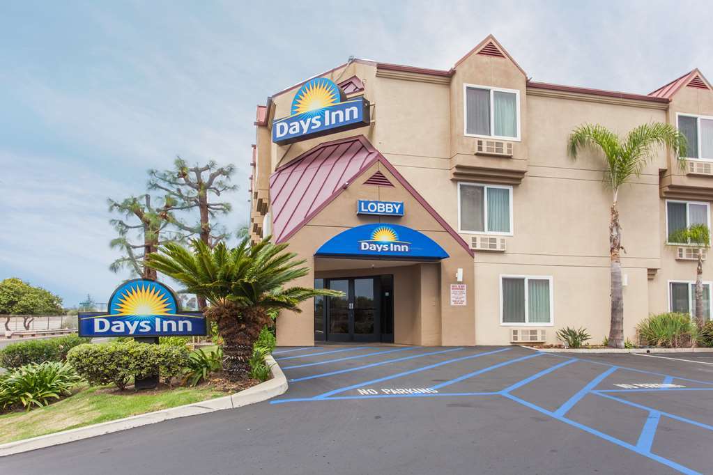 Days Inn By Wyndham Carlsbad Buitenkant foto