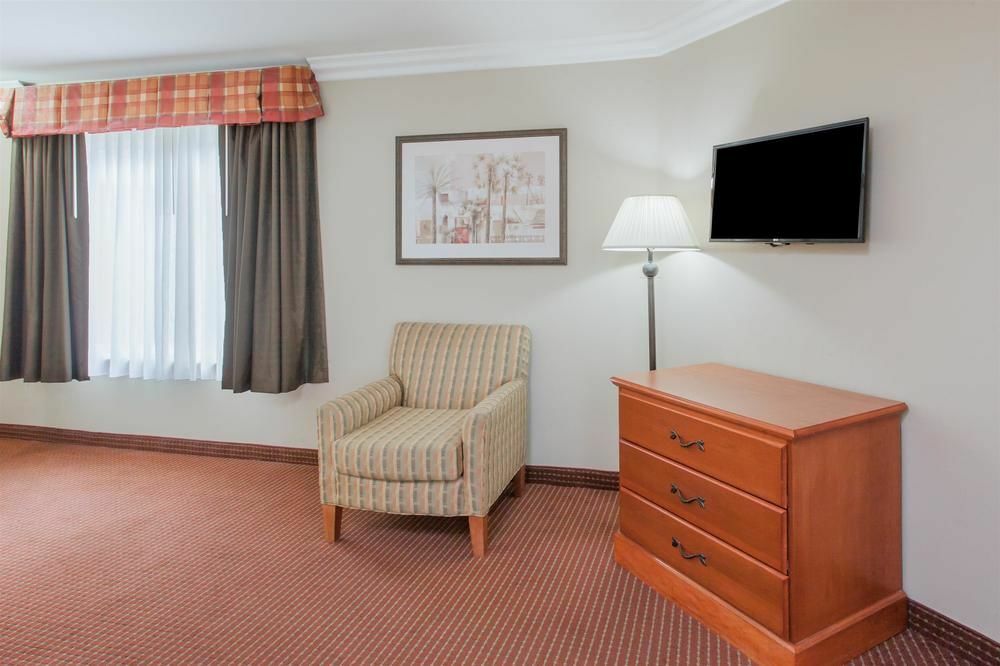 Days Inn By Wyndham Carlsbad Buitenkant foto