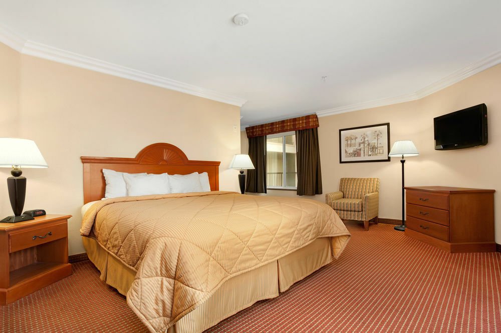 Days Inn By Wyndham Carlsbad Buitenkant foto